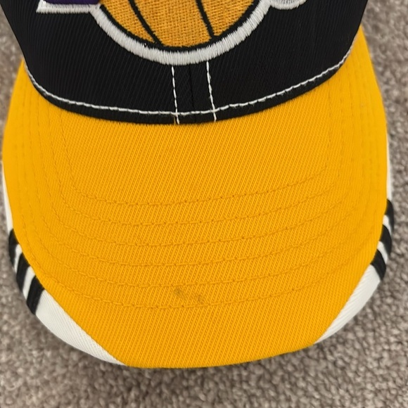 Los Angeles Lakers Black and Yellow Cap S/M - Picture 5 of 12
